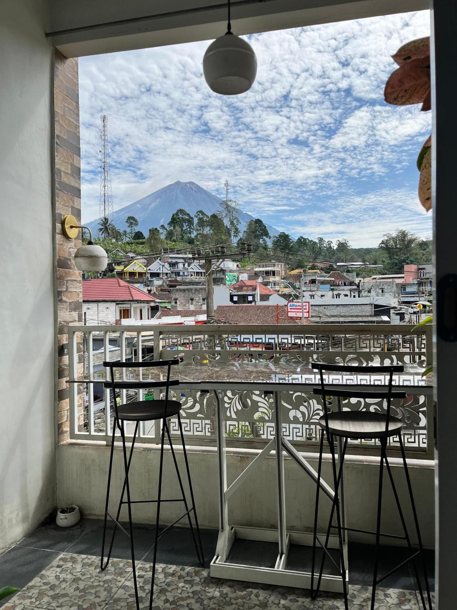 Java Hostel Tumpak Sewu Sidomukti Екстер'єр фото
