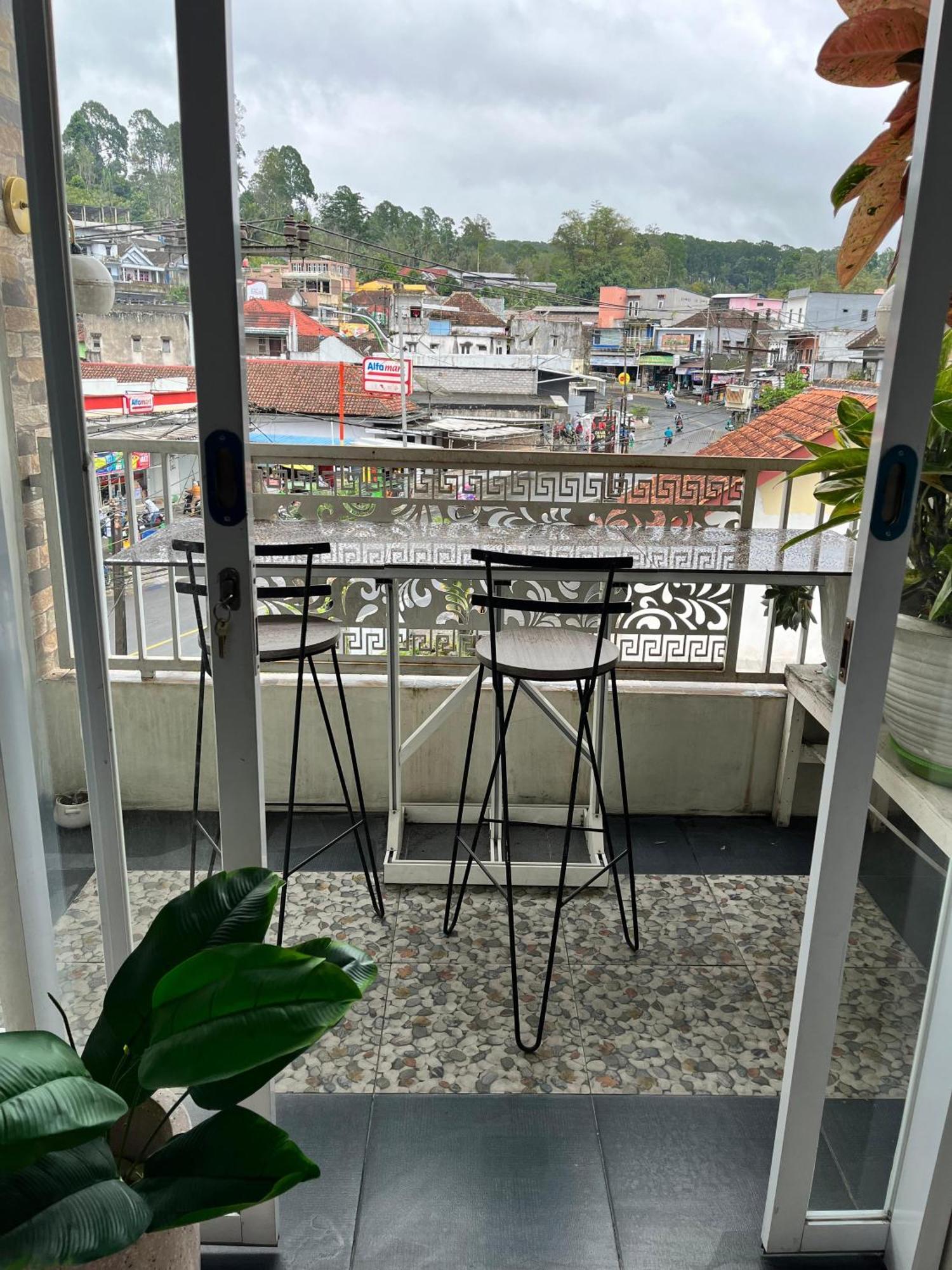 Java Hostel Tumpak Sewu Sidomukti Екстер'єр фото